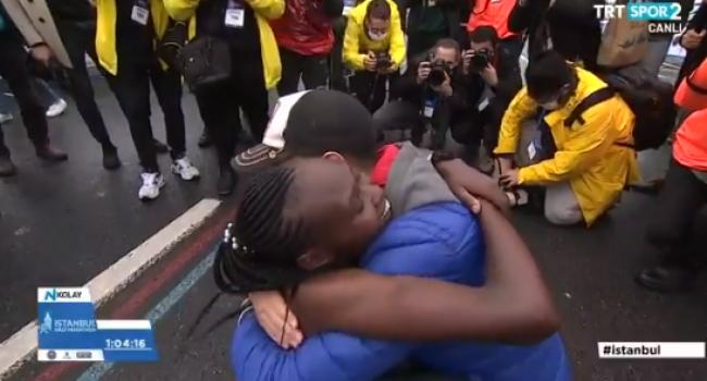 Kenyalı atlet İstanbul'da dünya rekoru kırdı